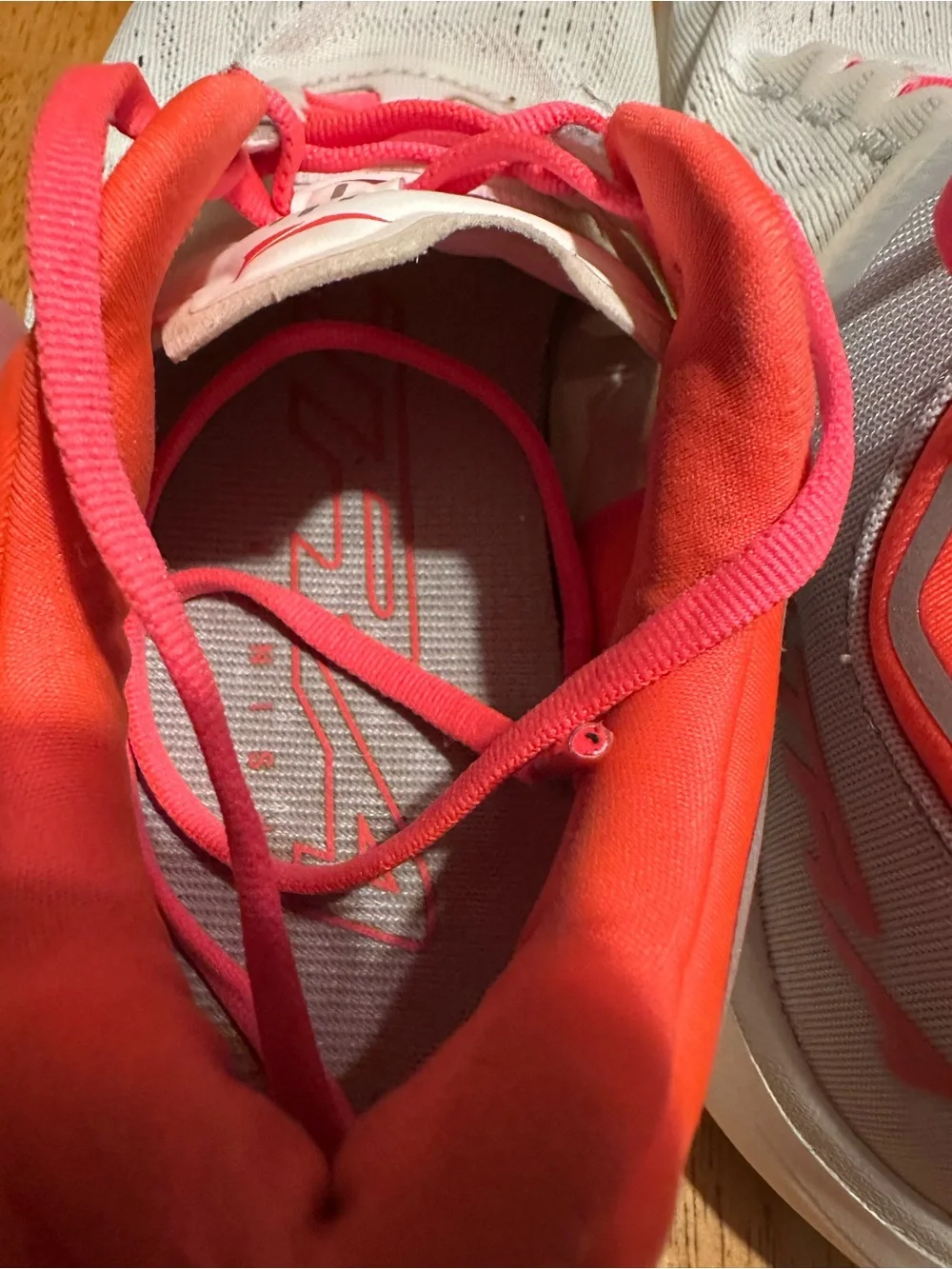 Altra Vanish Tempo Shoes Womens Size 7 White Coral Running Sneakers ALOA7R7F161